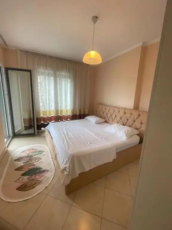 Jepet me qira apartament 1+1 – Stacioni i Trenit