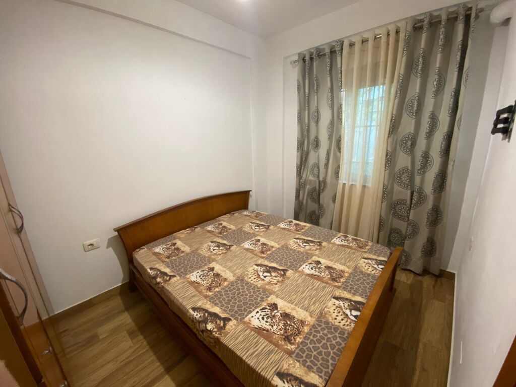 Jepet me qera garsoniere 1+1, Yzberisht Tirane