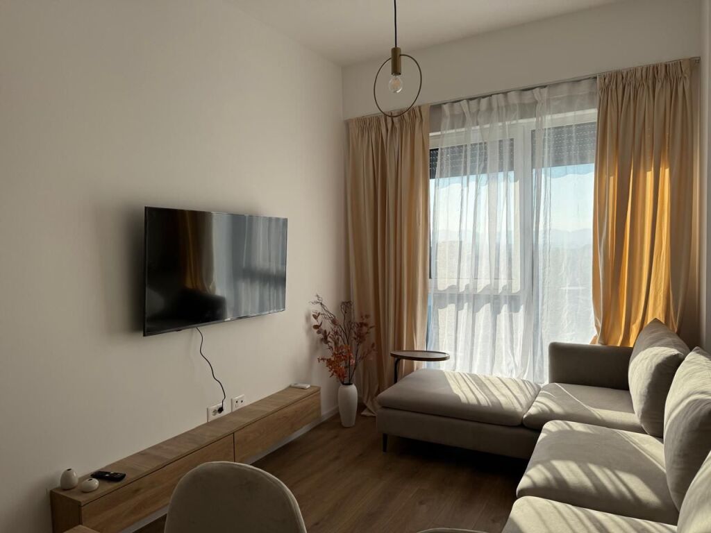 🏢Ne zonen e Freskut,Rezidenca OxA,jepet me qera apartament 1+1+postin e parkimit ,i mobiluar 47,000Leke .    
