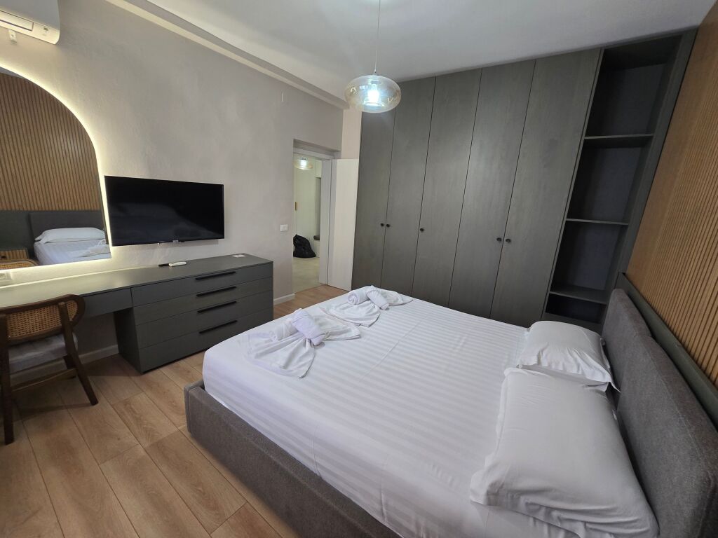 Apartament 2+1 i Investuar dhe i Mobiluar Në Shitje Pranë Optika Roma