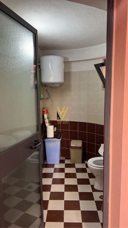 UFFICIO 22 M2 IN AFFITTO A KOMUNA E PARISIT 40.000 LEKE