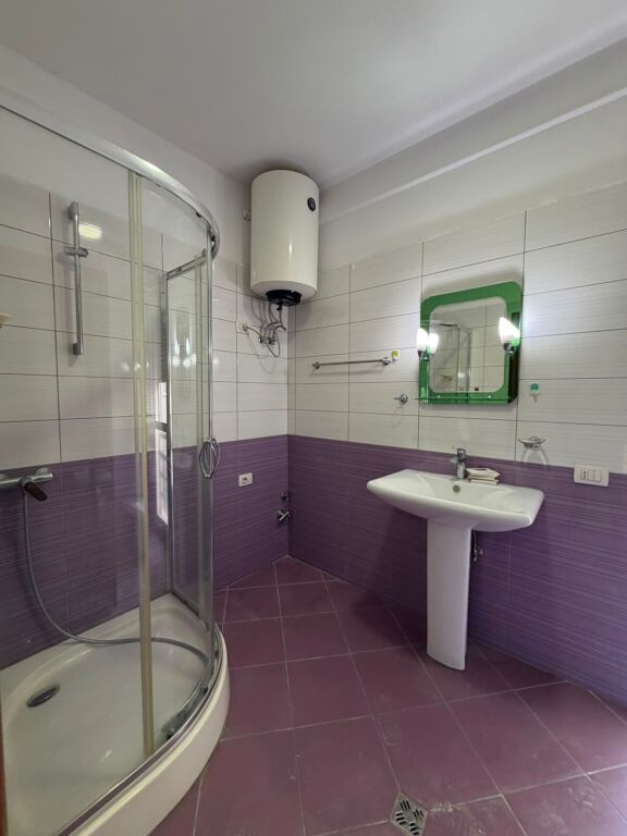 📌 SHITET APARTAMENT 2+1+2 – PAZARI I RI