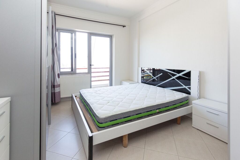 Apartment 2+1, Astir former Customs