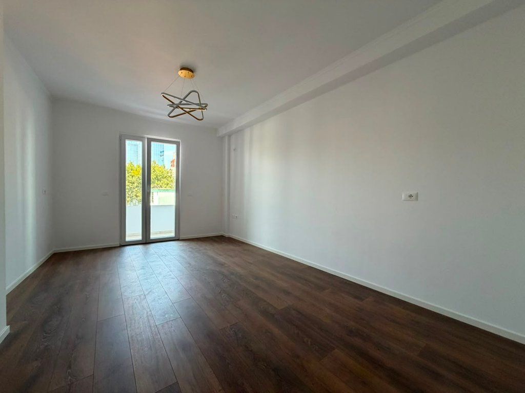 Shitet, Apartament 1+1, Rruga Dritan Hoxha, Tiranë