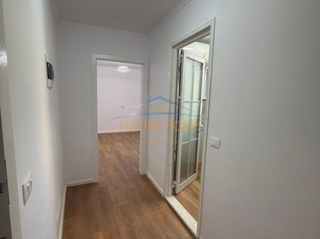 Shitet, Apartament 1+1, Xhamlliku, Tirane.