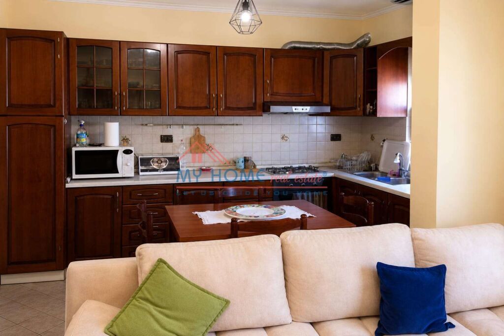 Apartament 1+1 me qera tek Toptani ne Tirane