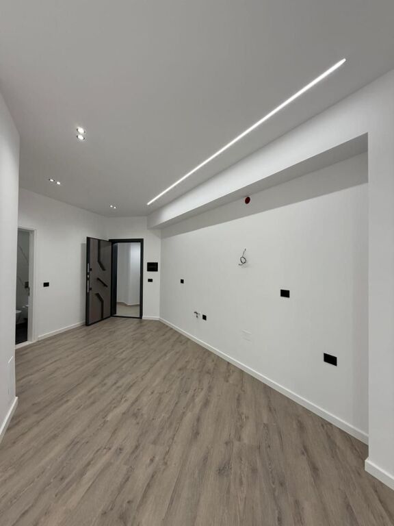 Shitet Apartament 1+1