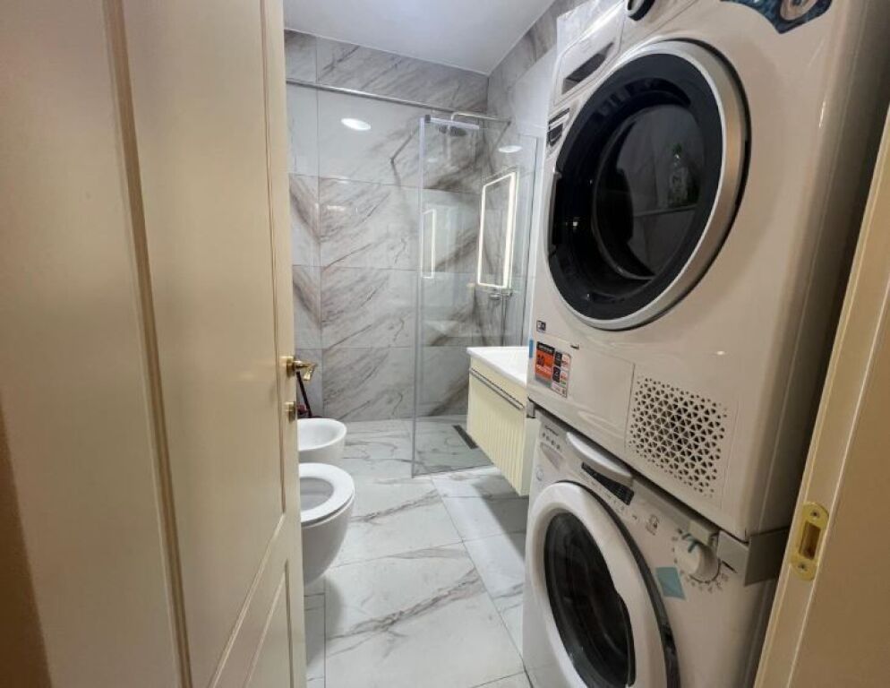Shitet Apartament 1+1 Tek Bulevardi Zogu i Pare   ID 5329