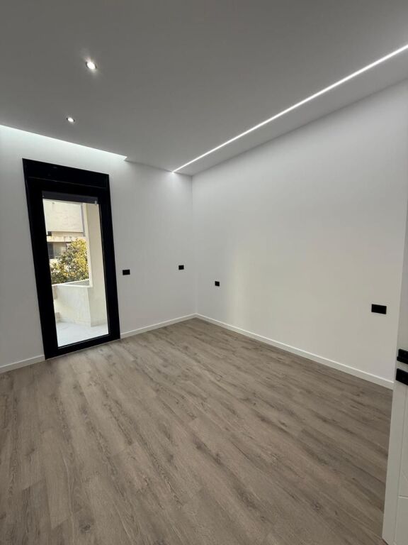 Shitet Apartament 1+1