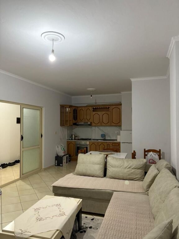 Shitet Apartament 1+1 – Zona Albano Romina, Vlorë