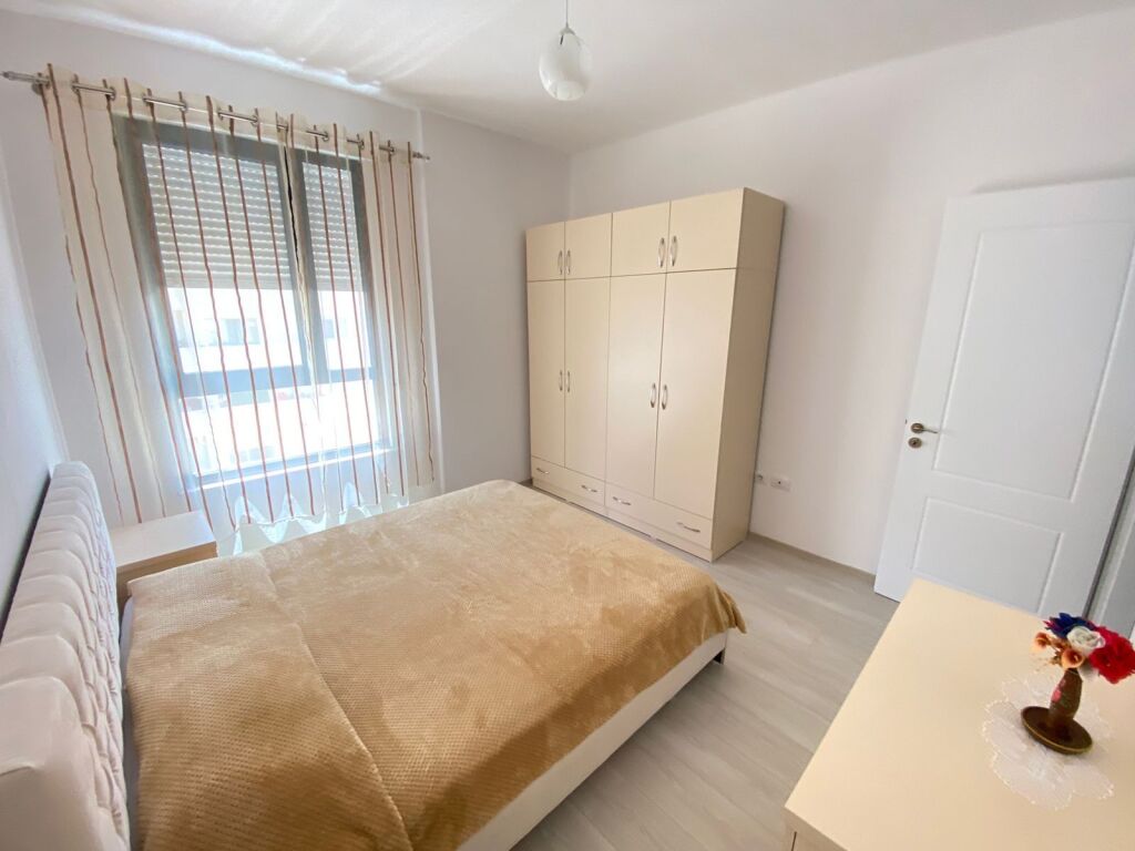 Jepet me Qera Apartament 3+1  Kinostudio afer karburant kastratit