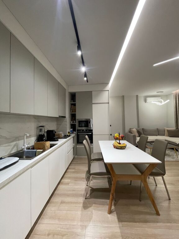 Jepet me qera apartament 2+1+2 tek Rruga e Kosovareve