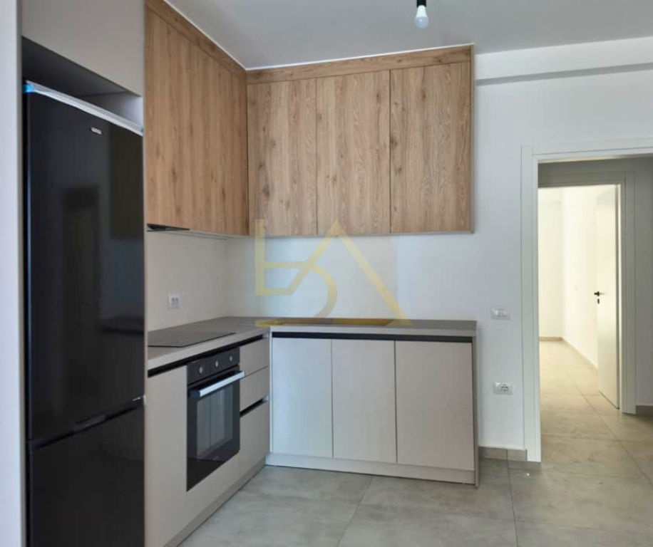 Apartament 2+1 i Mobiluar me Pamje Deti për Shitje – Sarandë