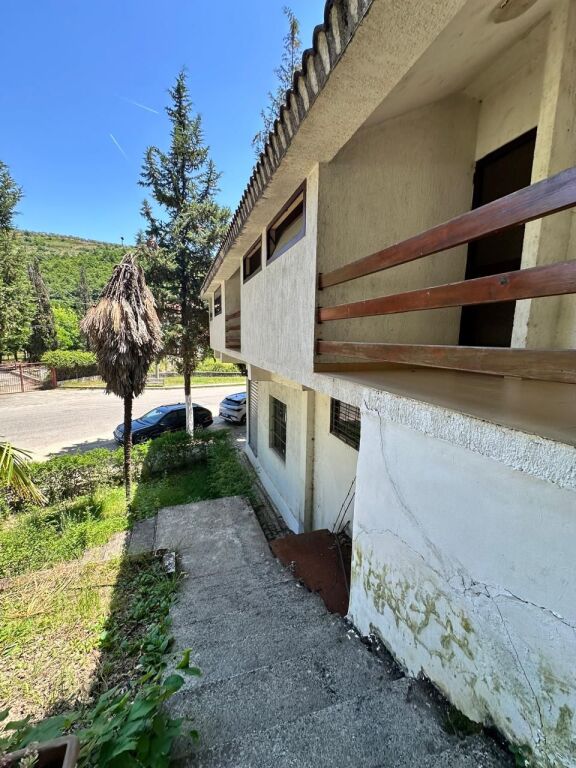 SHITET GODINË 2-KATËSHE – HOTEL 7 DHOMA + AMBIENT BIZNESI, LLIXHA ELBASAN