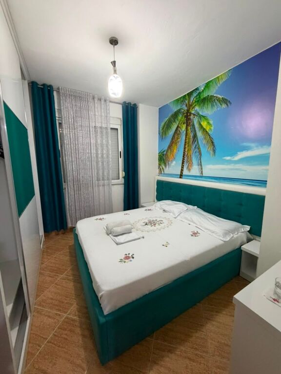 Jepet Apartament 1+1 me qira te Stacioni Trenit Durres