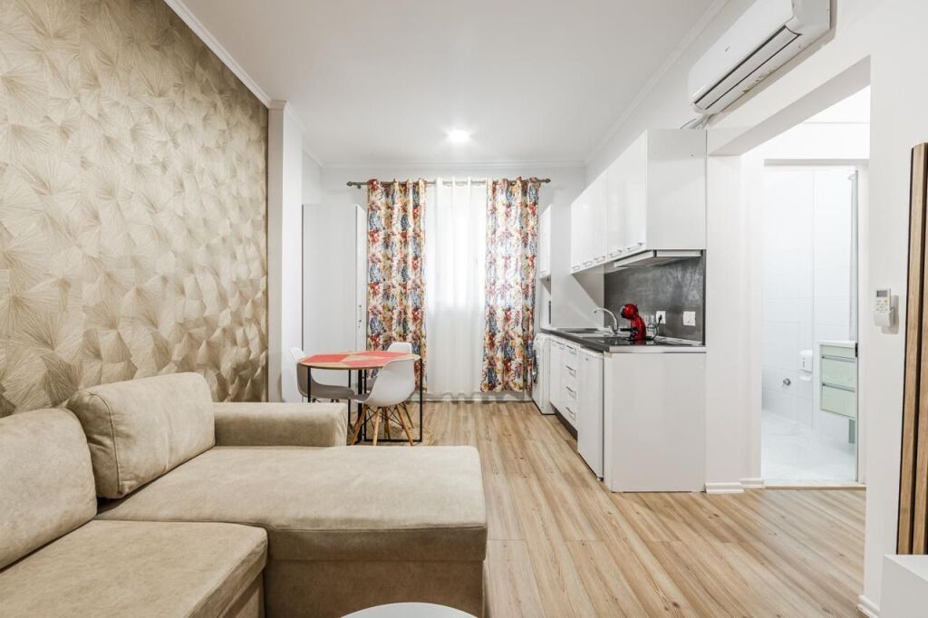 Apartment 1+1, Block!