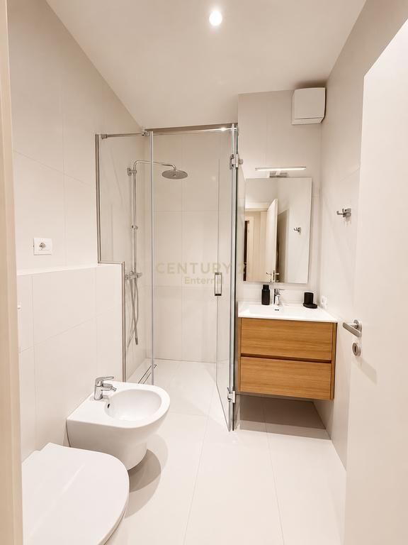 Rruga E Kosovareve - Jepet Me Qira 2+1+ Lavanderi Luxury I Investuar Me Detaje