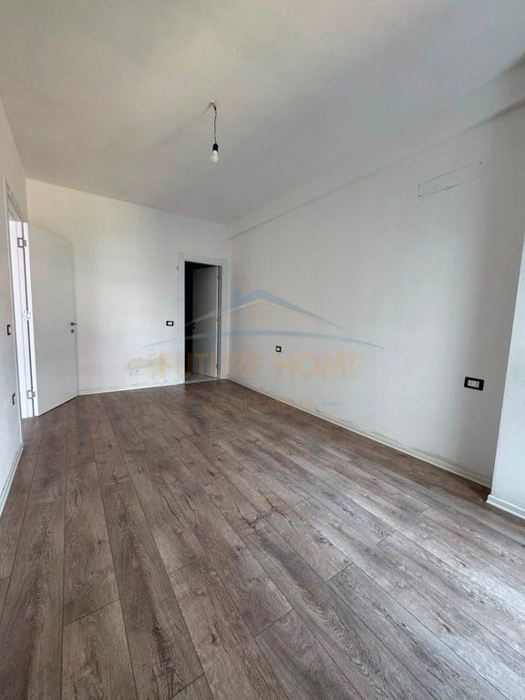 Shitet, Apartament 3+1+2, Kompleksi Ndregjoni, Rruga Jordan Misja