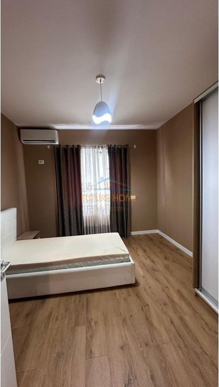 Qera,Apartament 2+1+2+Post Parkimi,Kopshti Botanik,Tiranë