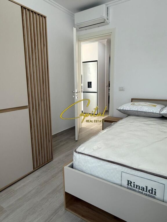 APARTAMENT ME QIRA 2+1 ISH STACIONI TRENIT 70.000 LEKE