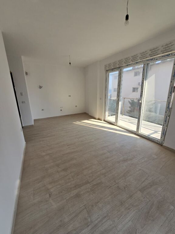 📌 SHITET APARTAMENT 1+1 – RANA E HEDHUN