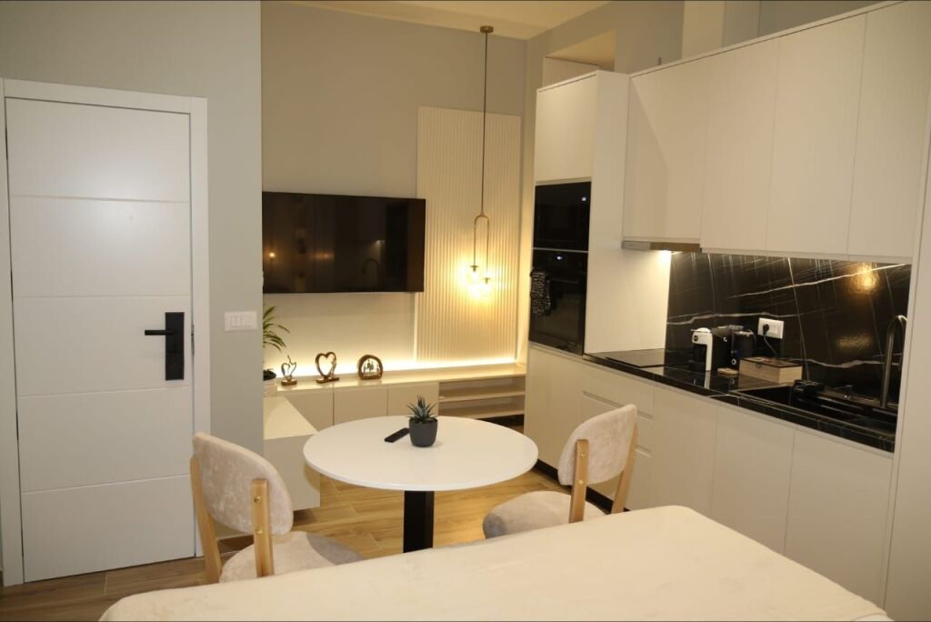 🏡 VENDESI 2 MONOLOCALI – 21 DHJETORI, TIRANA