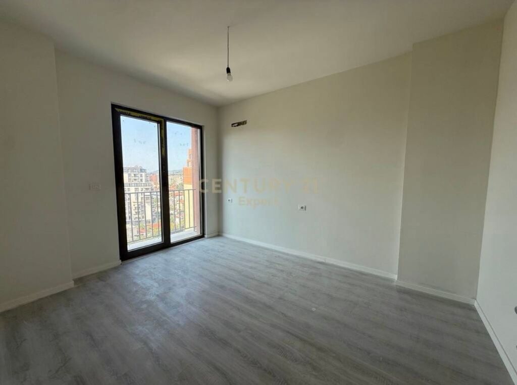 APARTAMENT 3+1+2 PER SHITJE NE LAPRAKE!
