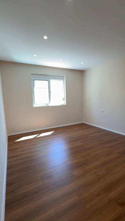 Shitet Apartament 2+1 ne Durres