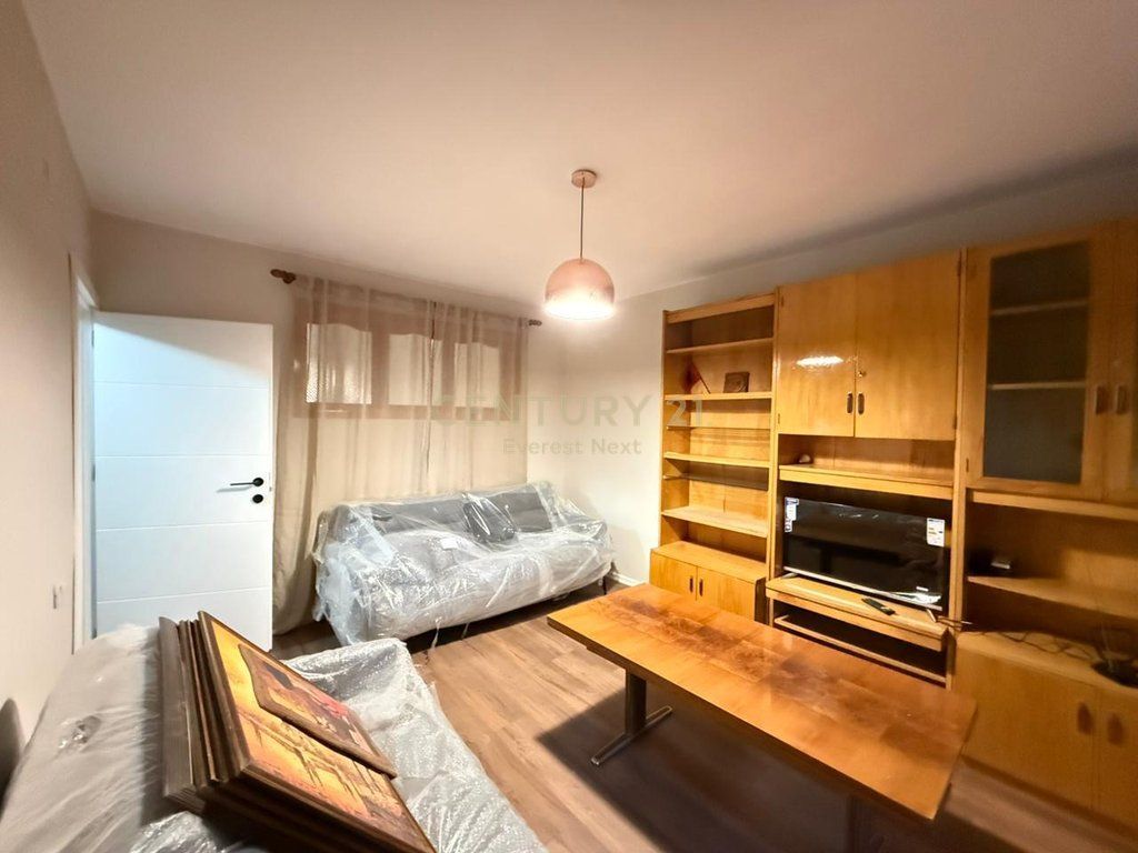 Jepet me Qira Apartament 1+1 (Ish Blloku)