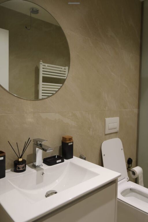 🏡 VENDESI 2 MONOLOCALI – 21 DHJETORI, TIRANA