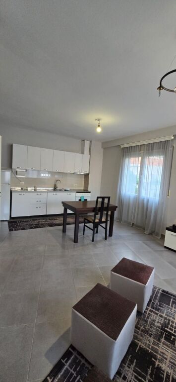 Apartament 1+1 me qira tek Xhamia, Kopshti Botank