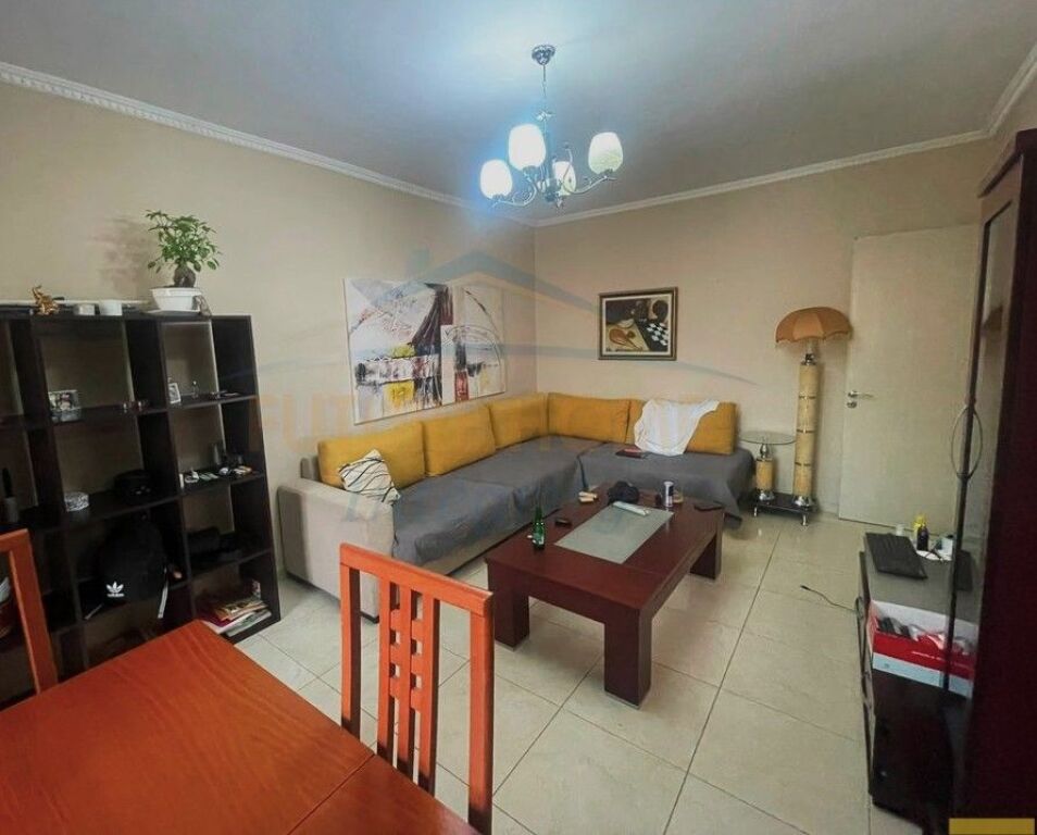 Shitet, Apartament 1+1, Myslym Shyri, Tiranë.