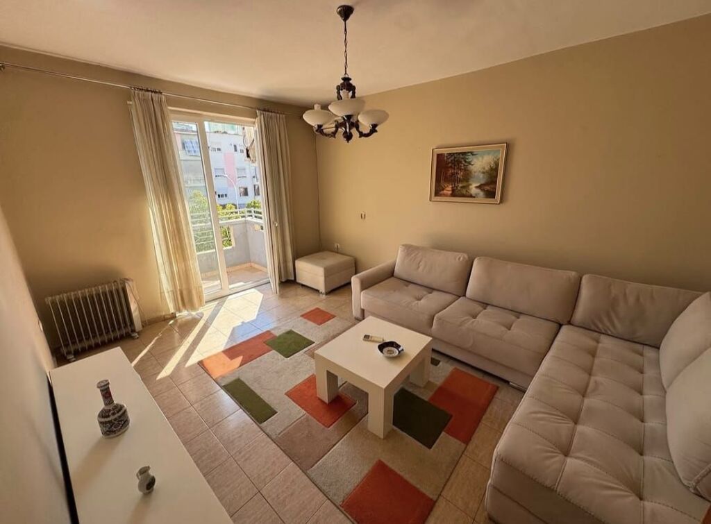 Shitet Apartament 2+1 te 21 Dhjetori 155.000 EURO