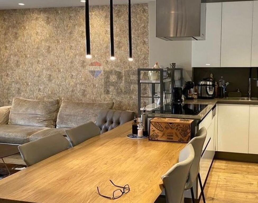 Affittasi appartamento 2+1 con posto auto nella zona di Blloku  ID: 530191009-3290