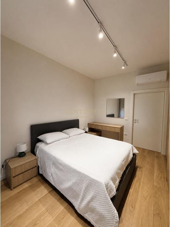 Rruga E Kosovareve - Jepet Me Qira 2+1+ Lavanderi Luxury I Investuar Me Detaje
