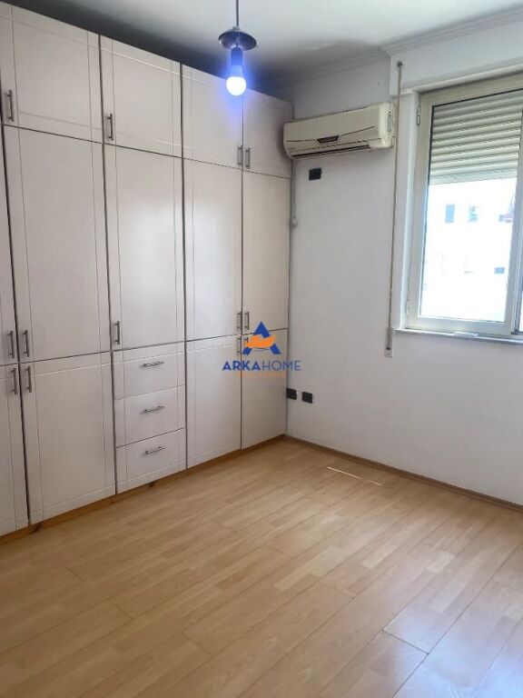 APPARTAMENTO 2+1 IN AFFITTO "VICINO AL LICEO ISMAIL QEMALI" 50.000 LEKE