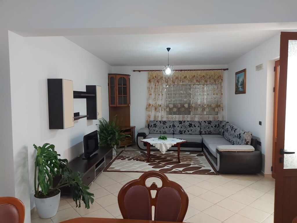 Casa privata 2+1 in affitto – Stazione dei treni !