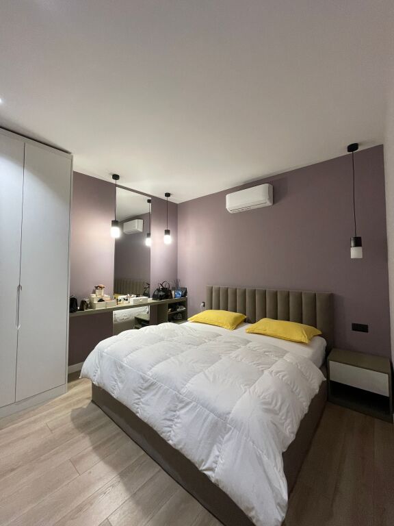 Jepet me qera apartament 2+1+2 tek Rruga e Kosovareve