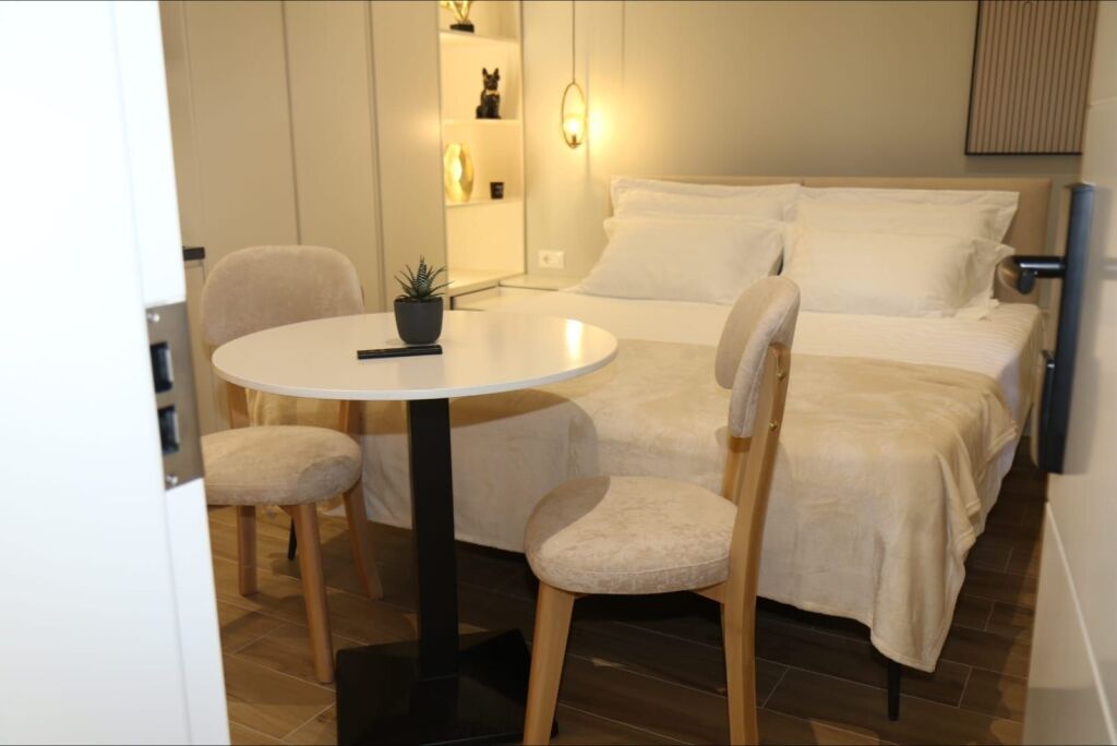 🏡 VENDESI 2 MONOLOCALI – 21 DHJETORI, TIRANA