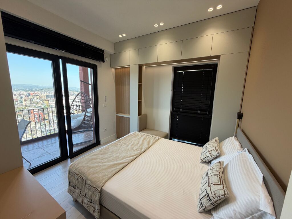 🏡 SHITET APARTAMENT PREMIUM 2+1 | TIRANA GARDEN BUILDING  ✨ Pamje spektakolare e Tiranës nga kati i 20-të!  Shitet super apartament 2+1, me sipërfaqe 125 m², në kompleksin Tirana Garden Building.  💰 Çmimi: 520 milionë lekë  