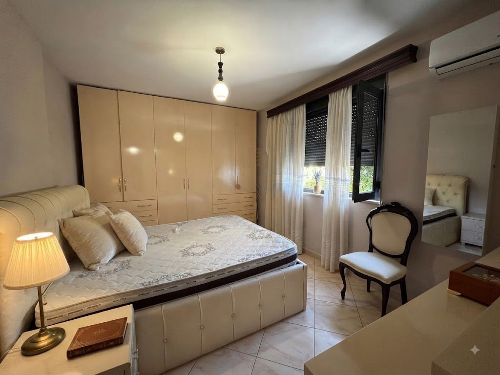 Apartament 1+1 me Qera , Qëndër, Tiranë.