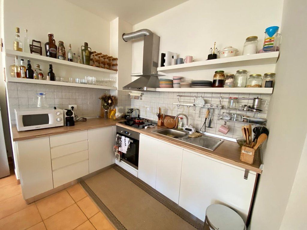 Apartament 2+1 per Qira Rruga Kavajes 860 € /Muaj 80,000 Lekë /Muaj