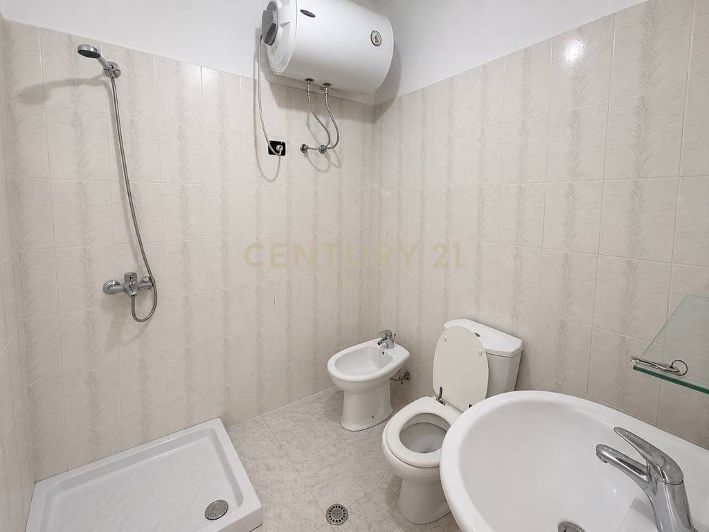 JEPET ME QERA APARTAMENT 2+1 NE PLAZH DURRES !