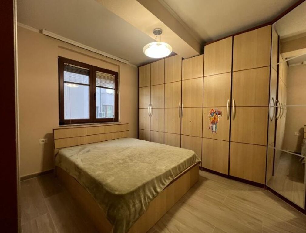 Shitet Apartament 1+1 Tek Bulevardi Zogu i Pare   ID 5329