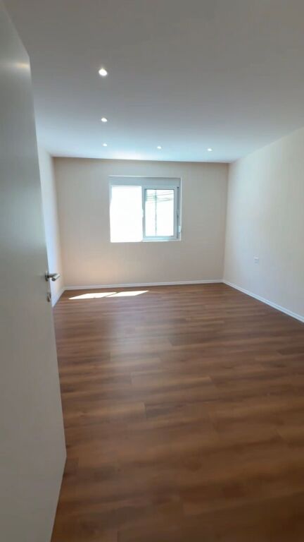 Shitet Apartament 2+1 ne Durres