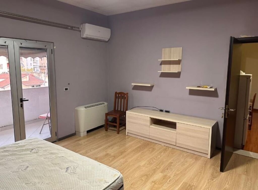 Jepet Apartament 1+1+2 me qera Tek Amerikan 2, prane Qsut   ID 5328