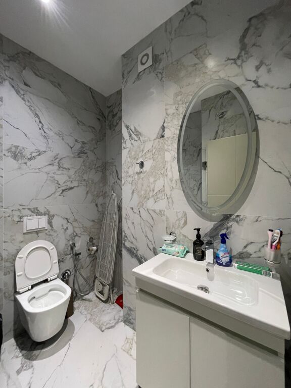 Jepet me qera apartament 2+1+2 tek Rruga e Kosovareve