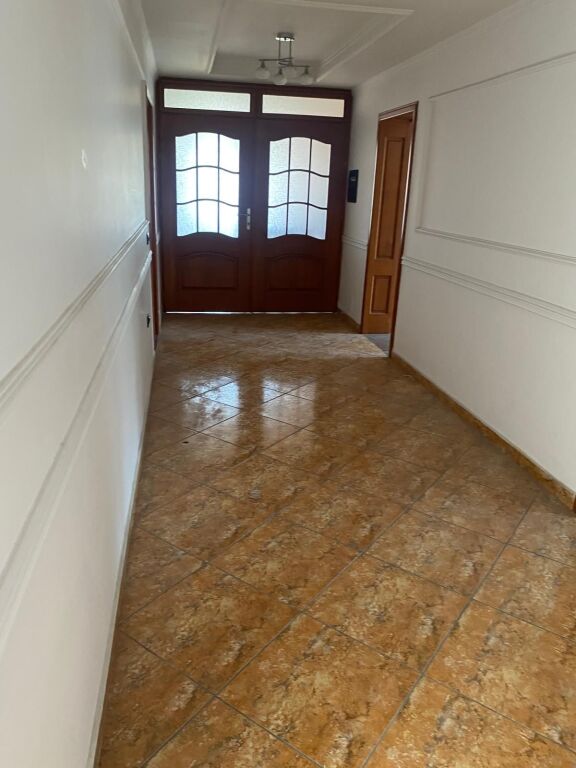 Jepet apartament 3+1+Post Parkimi me qira tek Rruga 5 Maji , Rruga Fiqiri Rusi , Bulevardi I Ri .