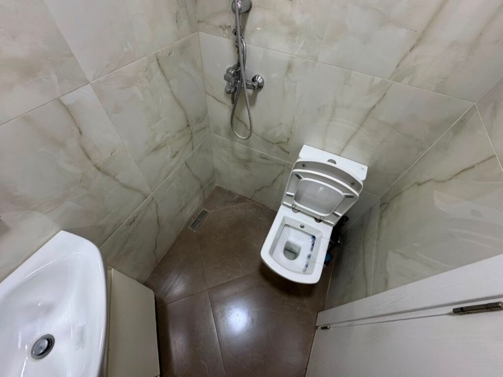 🏠 Monolocale in affitto  📍 Via Sami Frashëri, Piazza Wilson💰 55.000 lek/mese
