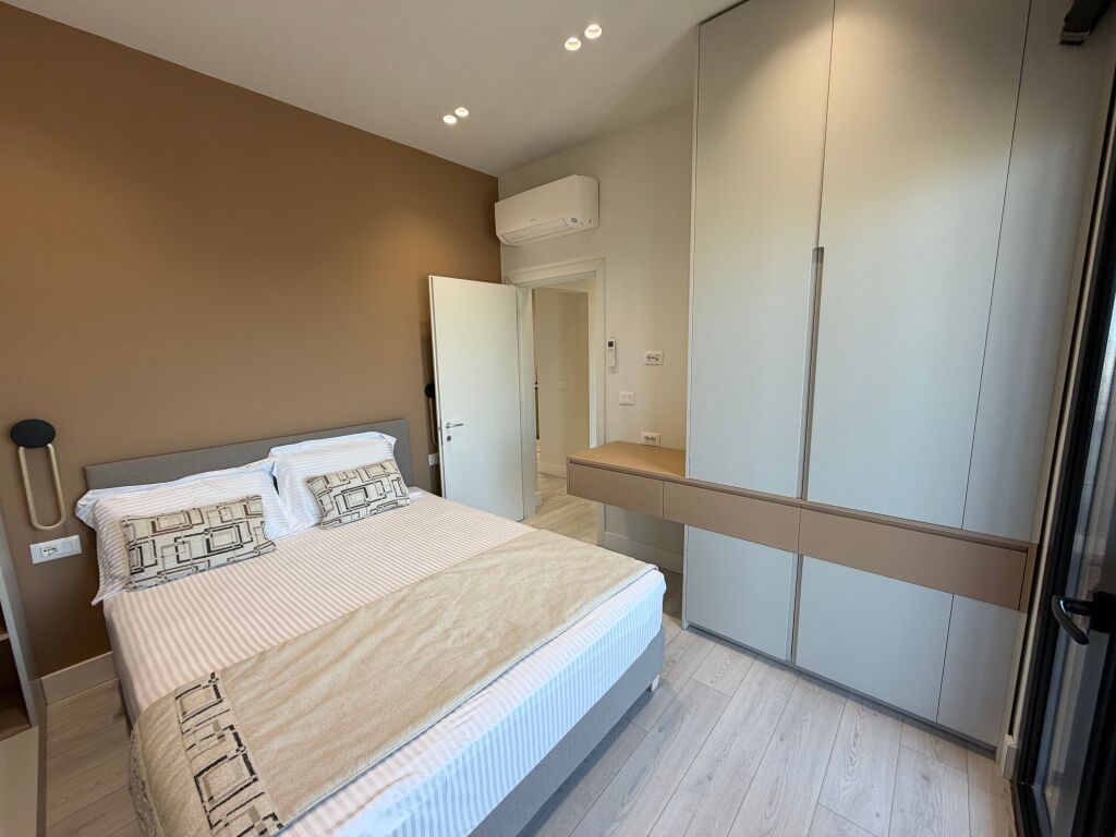 🏡 SHITET APARTAMENT PREMIUM 2+1 | TIRANA GARDEN BUILDING  ✨ Pamje spektakolare e Tiranës nga kati i 20-të!  Shitet super apartament 2+1, me sipërfaqe 125 m², në kompleksin Tirana Garden Building.  💰 Çmimi: 520 milionë lekë  